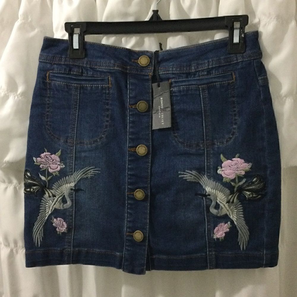 NWT Romeo & Juliet S denim mini skirt embroidered